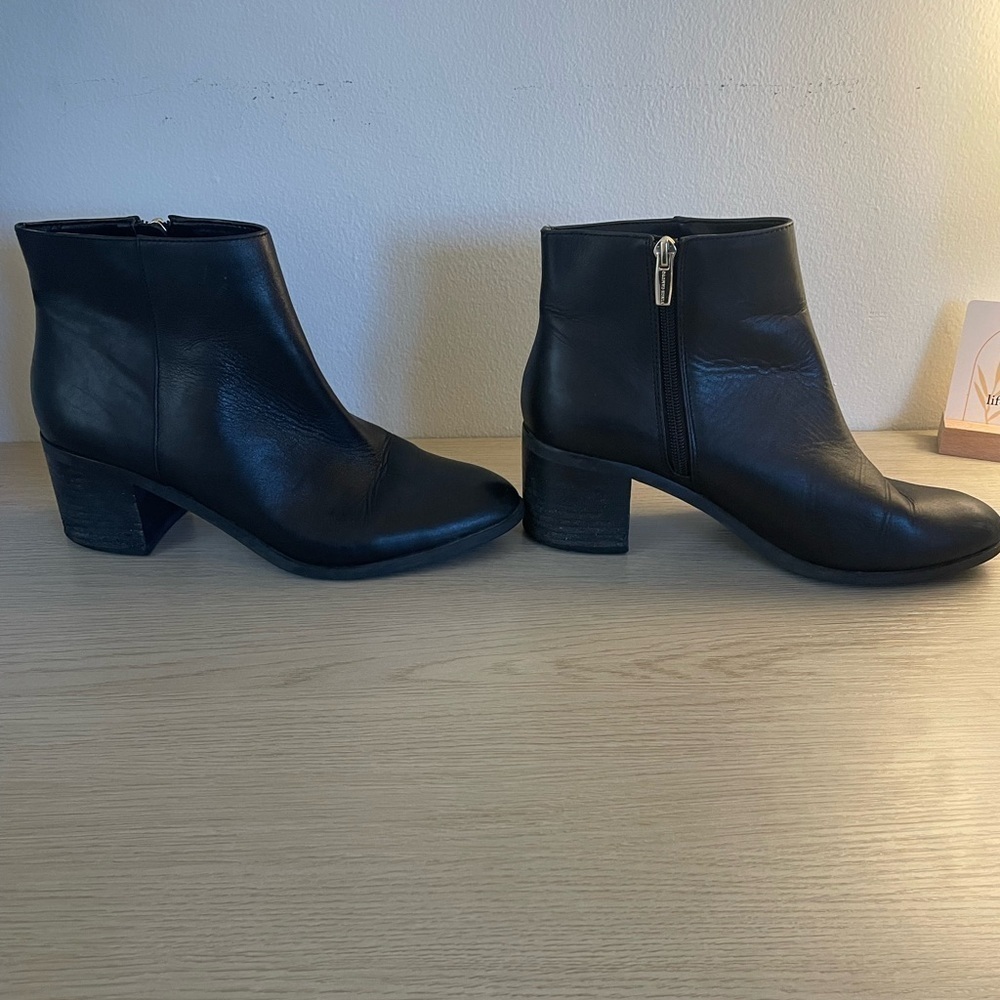Vince Camuto Black Booties Size 9